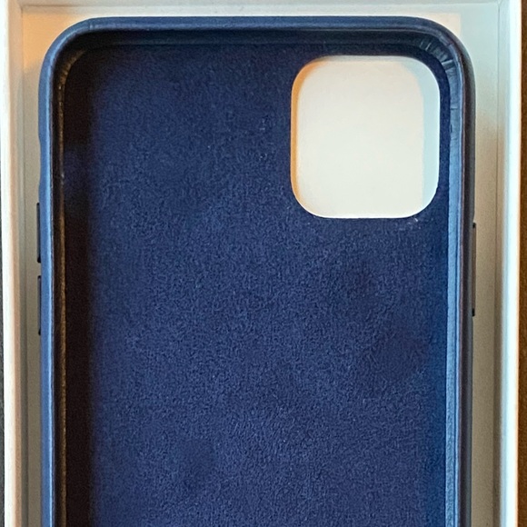 iPhone 11 Pro Max Natural Leather Case in midnight blue - Apple Phone Case - Picture 4 of 7